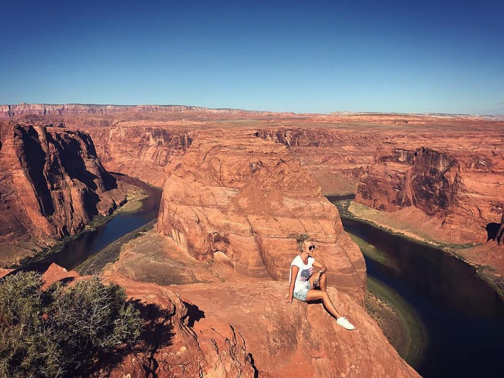 Here I #horseshoebend #usa #page #arizona #lakepowell #traveler #travelers #instatravel #picture #slovakgirl #nature #naturelover…