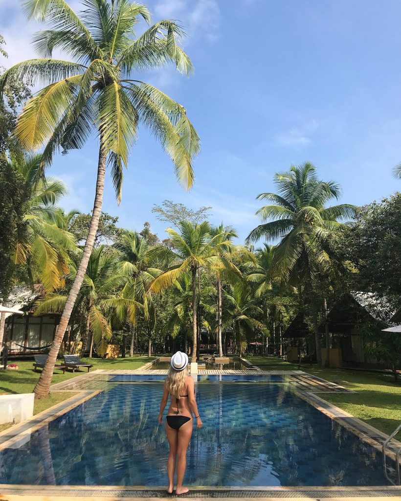 Pool day ️???????? . . . . . #srilanka #pool #palmtrees #slovakgirl #travelers #livingmydream&hellip;