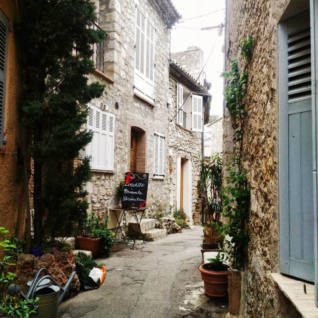 Mougins streets #mougins #french #cotedazur #france #architecturelovers #thediscoverer #beautifuldestinations #worlderlust #travelblogger #lonlyplanet #femmetraveller #femmetravel…