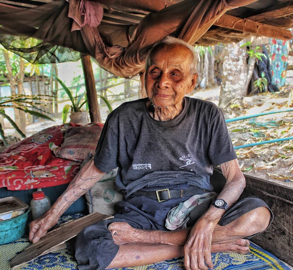 Throwback to this nice thai man who made me smile without saying a single&hellip;