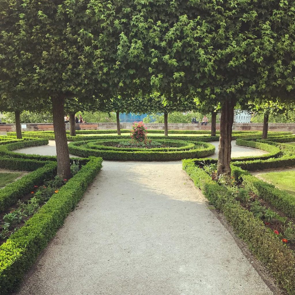 My soul escapes into the green ️ #nuremberg #castlegarden #nature