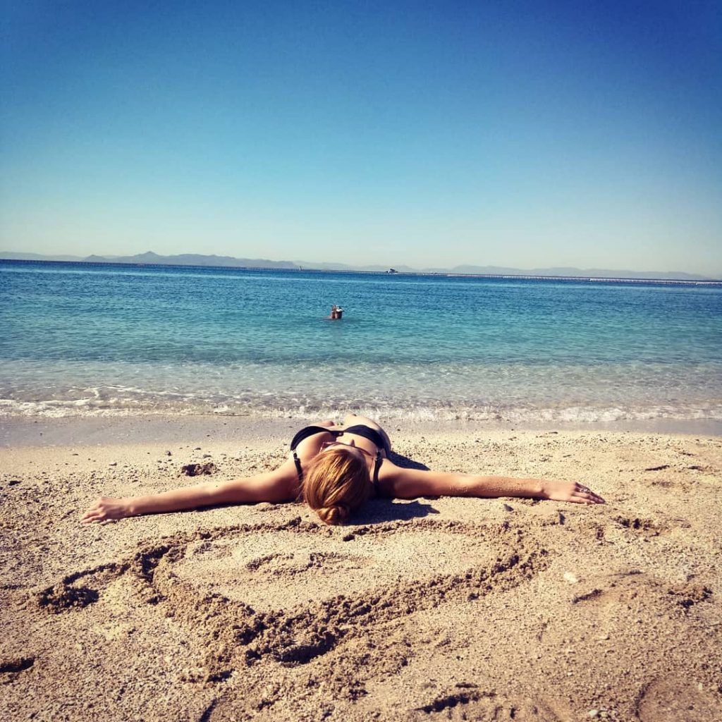 #klepiktravels #greece #Athens #alimos #beachtravel #warmweather #autumnishere #summerneverends #behappy #wearecool #heart #gettingtun #relaxingtime…