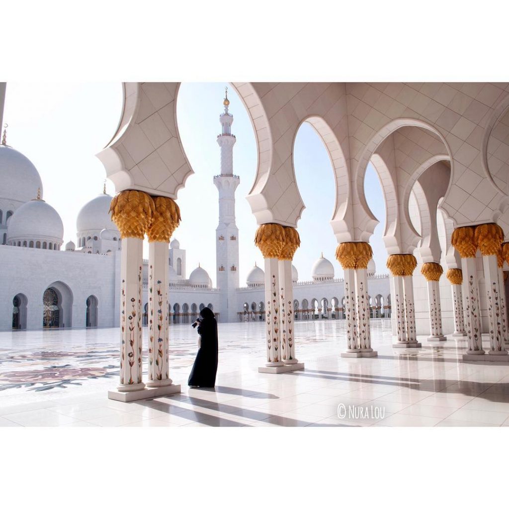 Stand still. #sheikhzayed. . . © Nura Lou