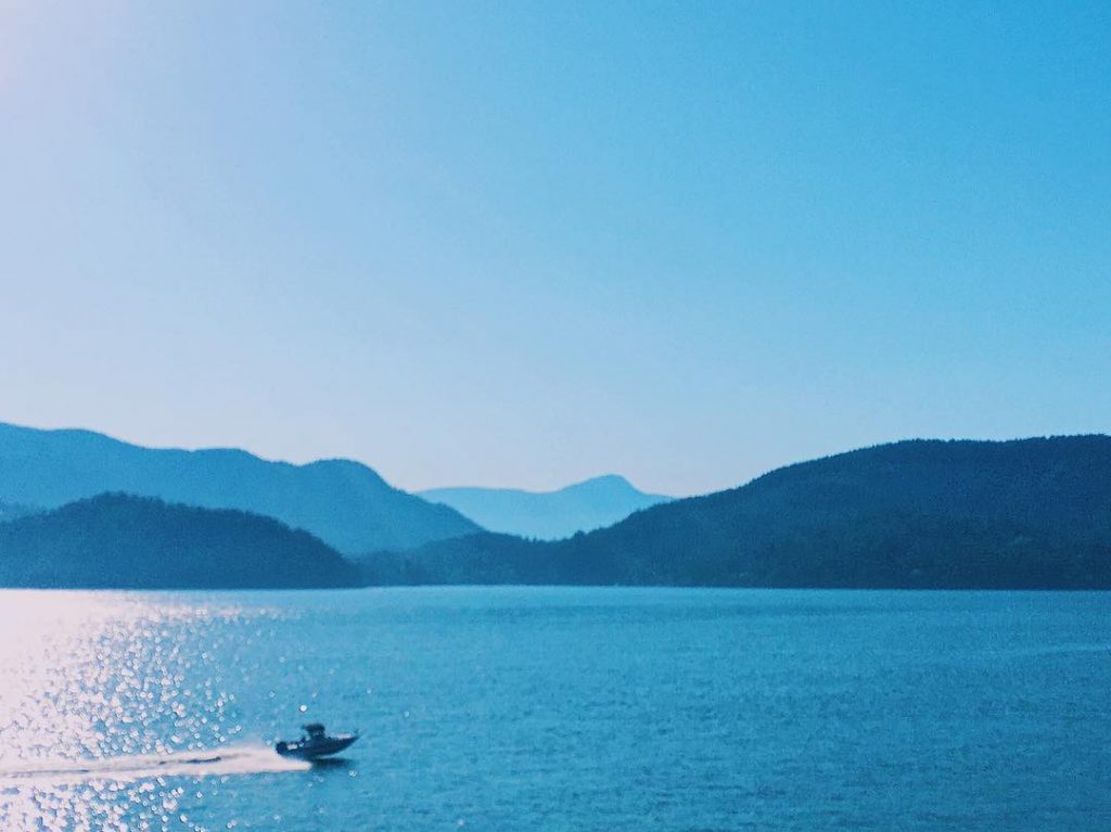 時間不斷的流逝，心靈也不斷的成長。 在這資訊爆炸的年代，人類有限的腦域空間也逐漸超載⋯ 偏執與失控似乎已成了社會的日常⋯ 走吧，撥些時間與自然共存，沈澱思緒吧：） #GDworld遊世界