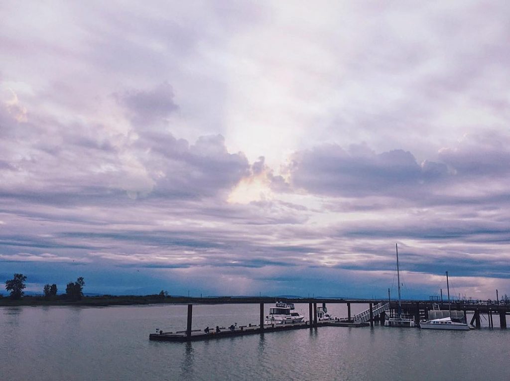 陰天，肚子痛，散步。 Cloudy day, not good, take a walk. #GDworld遊世界