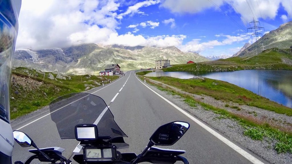 Szwajcaria???????? #switzerland #lake #2017 #memories #alps #mountains #motorcycle #twowheels #motorcycletrip #yamaha #mt09tracer #mementomoriclub #thebestplaceintheworld&hellip;