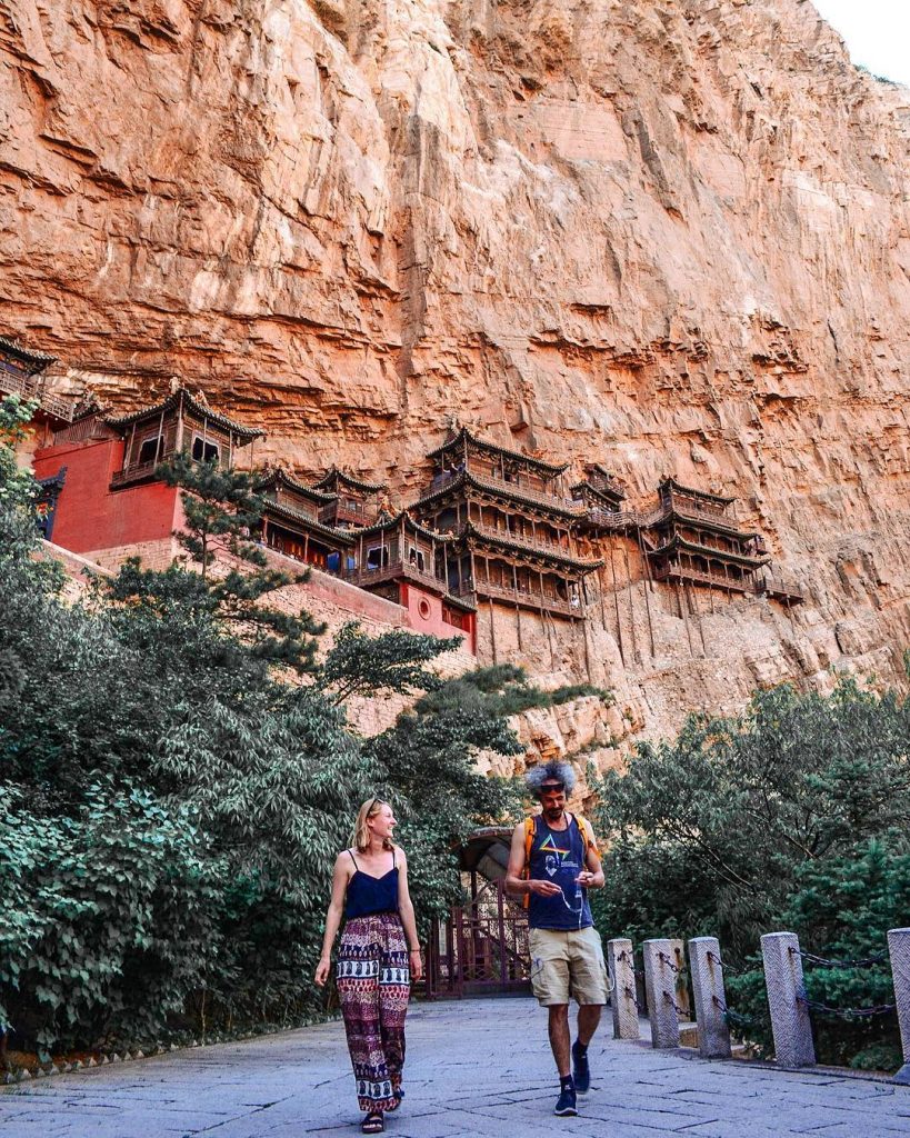We arrived well in China. The firsts spot we visited is the hanging temple…