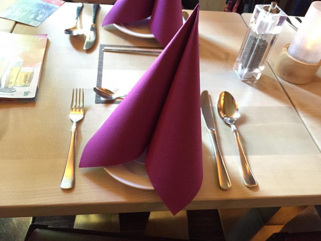 こんな原色のナプキン初めて！ 可愛いかった . #写真好きな人と繋がりたい #写真撮ってる人と繋がりたい #ファインダー越しの私の世界 #カメラ女子 #関西 #個人 #相互 #CANON #EOS #Kissx8i&hellip;