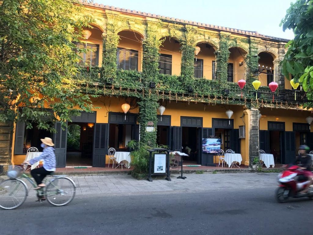 As casas amarelas são resquício da época colonial, representam força e dão charme à&hellip;