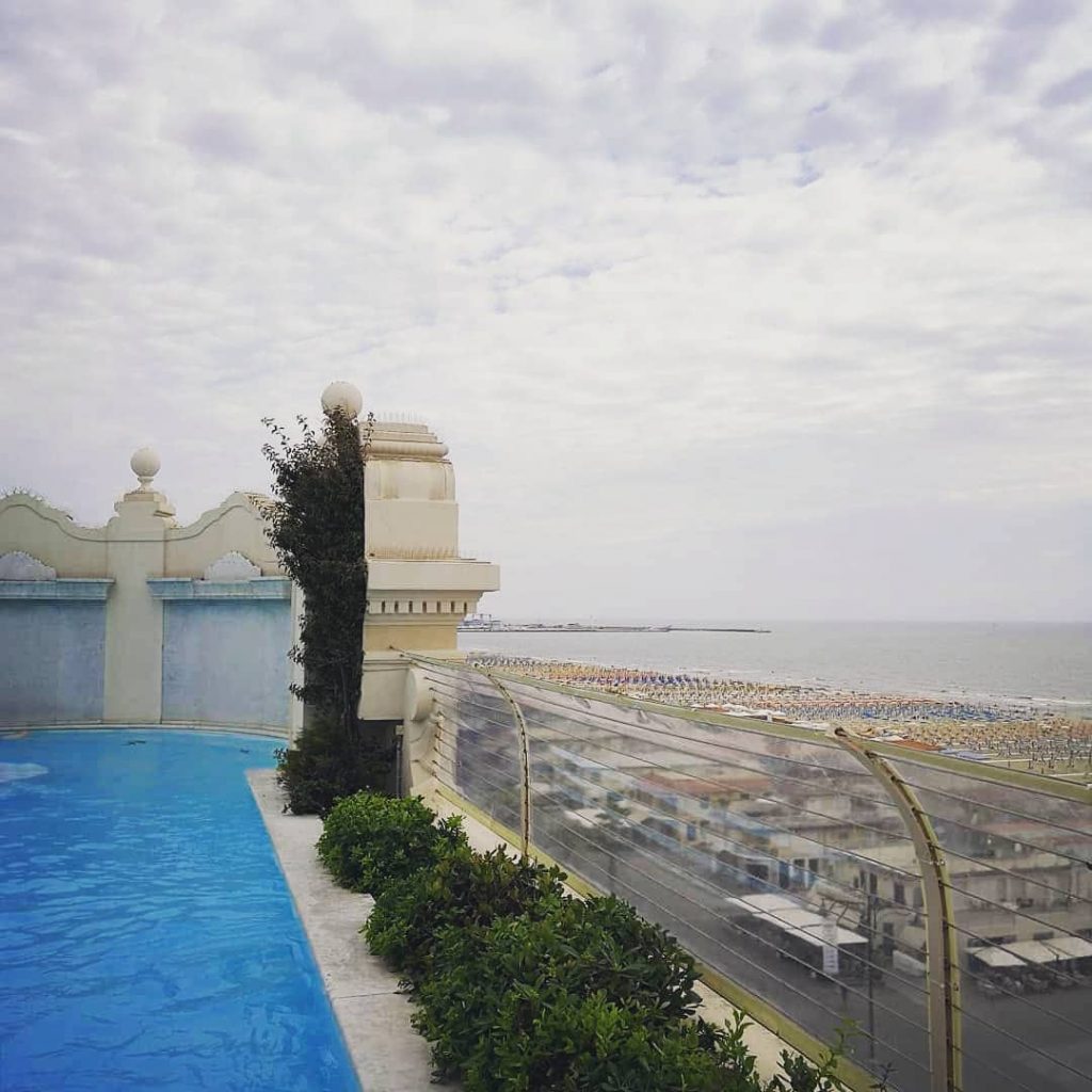 Views . #pool #poolparty #view #sky #clouds #smile #sun #beautifuldestinations #beautifulplaces #travelmylife #traveltheworld #travelthroughtheworld&hellip;