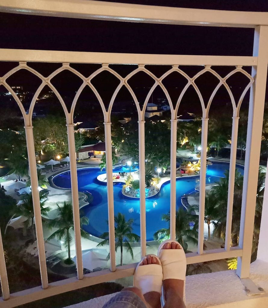 Enjoy the little things in life. (Loving the view) #chilln #chillax #whpgetlost #jpark #bnesimppl