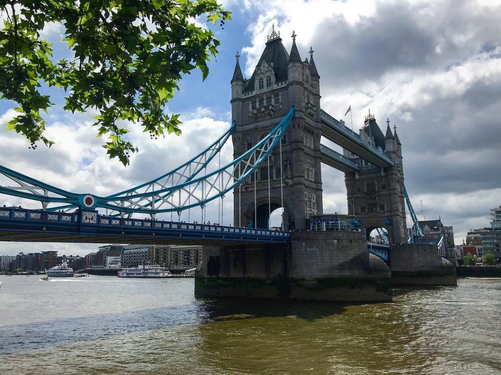 Another great shot from a weekend in London. Nothing beats Tower Bridge in the&hellip;