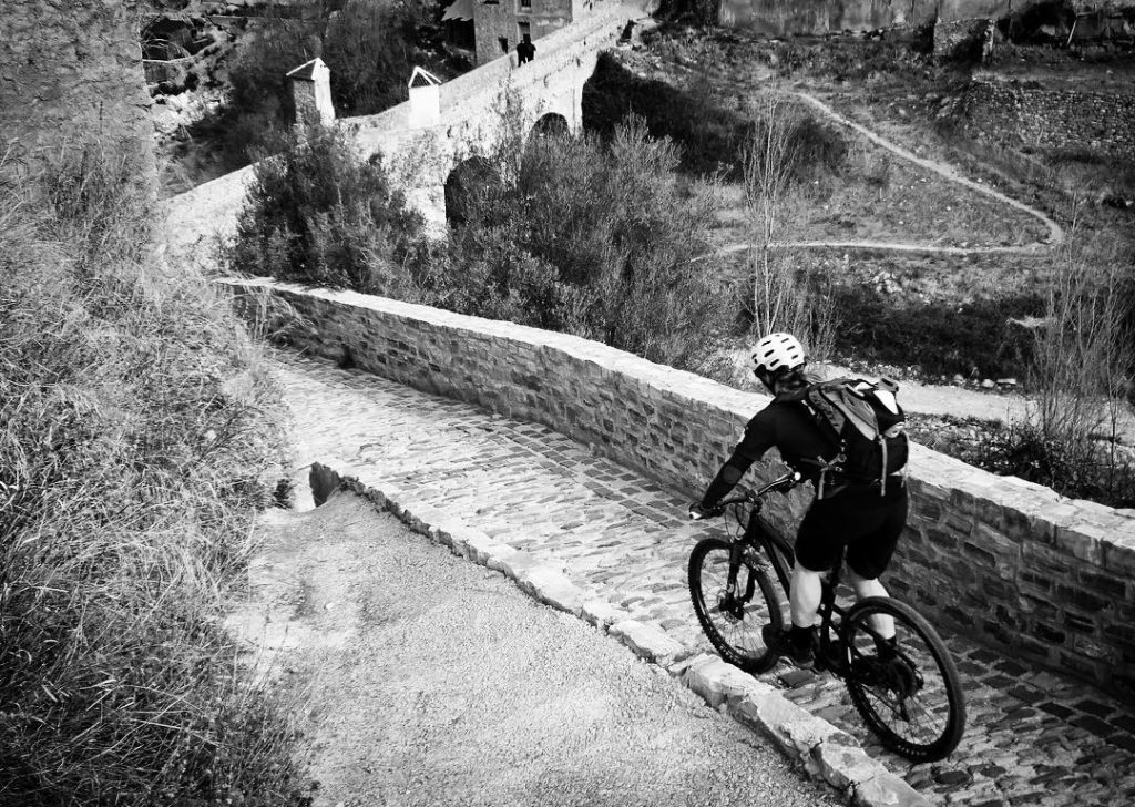 Camino a Montanejos #montanejos #altomijares #allmountain #bikerslalcoia #srslyfun #btt #mtn_bike_geek #mountainbike #enduro #enduromtb #endurobike…