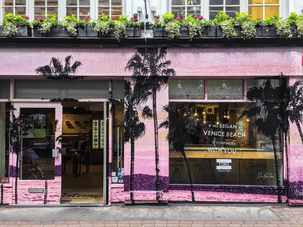 Carnaby ???? • Step under the iconic arch of world-famous Carnaby Street for fashion…