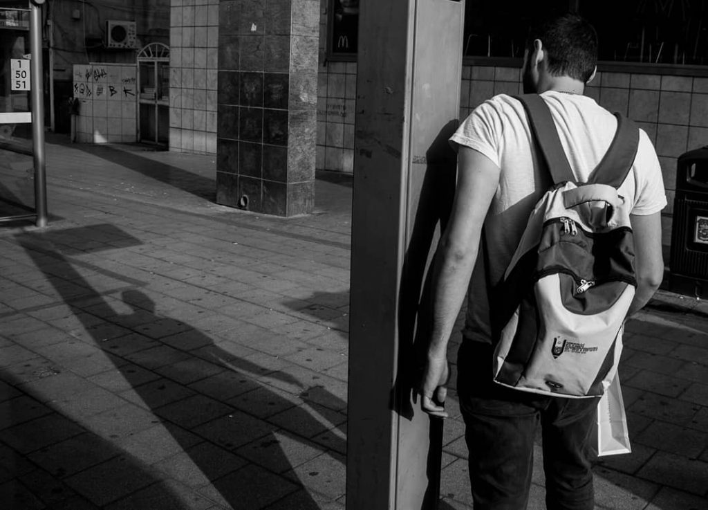 A man against his shadow #1415mobilephotographers #bnw_lovers_shots #bnw_city_streetlife #bnw_rose #streetphotographylondon #silhouettes #panorama #bnesimppl #show_us_bw&hellip;