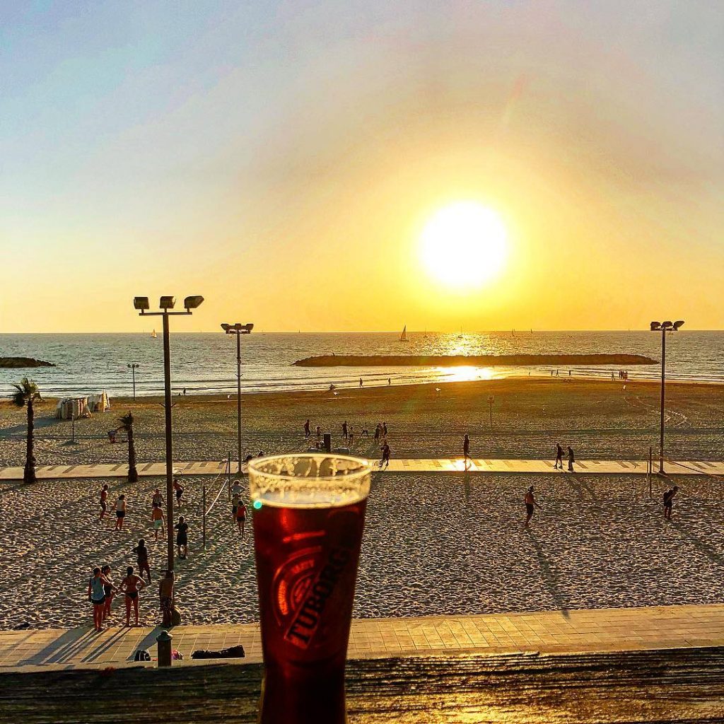 Cheers ???????? #adventure #vacation #vacay #wanderlust #wanderlusting #wanderlusters #adventure #travel #TravelRepost #iamtb #shetravels #travelphotography&hellip;