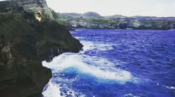 #bali #nusapenida #sea #beach #ocean #blue #naturevideo #travel #travelblogger #travelblog #travelling #traveller #tourism #bnesimppl&hellip;