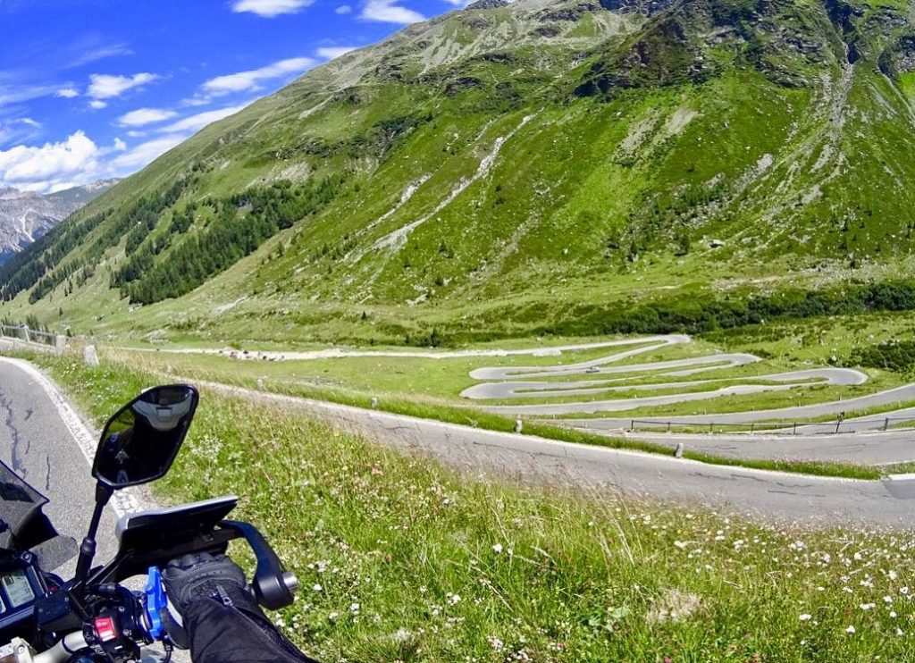 Splügen, Szwajcaria???????? #splugenpass #switzerland #2017 #memories #alps #mountains #motorcycle #twowheels #motorcycletrip #yamaha #mt09tracer #mementomoriclub…