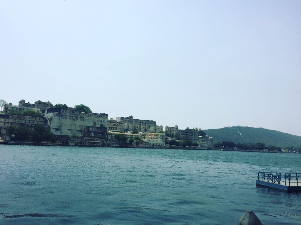 Lake Pichola, Udaipur ️ #travelwriter #travel #udaipur #rajasthantravel #instatravel #travelgram #travelblogger #wanderlust #ilovetravel #streetart…