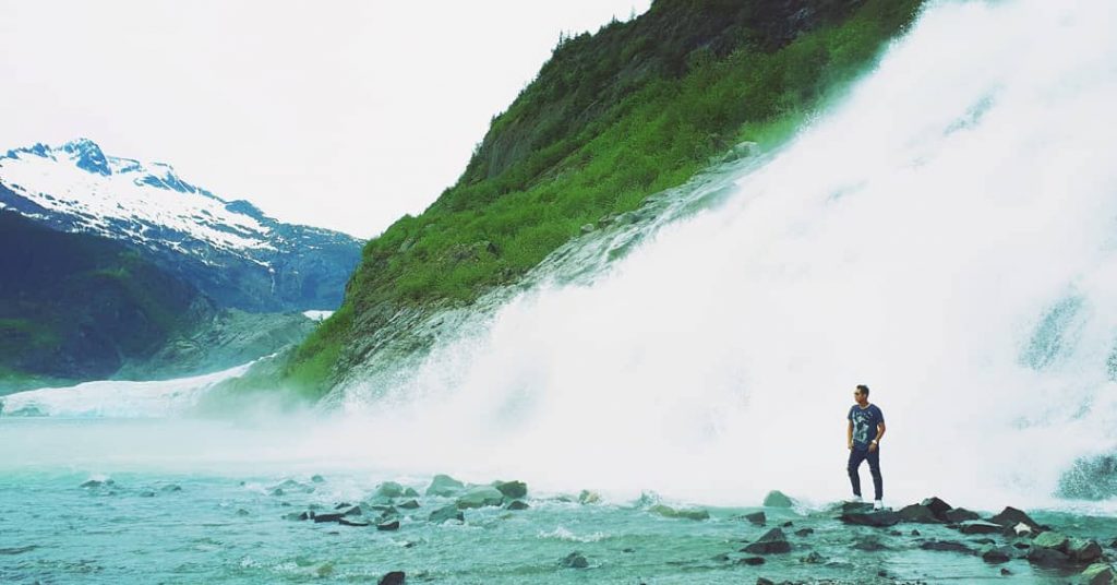 Refresh your mind and your soul . . . . . #mendenhallglacier #alaska #travelblogger&hellip;