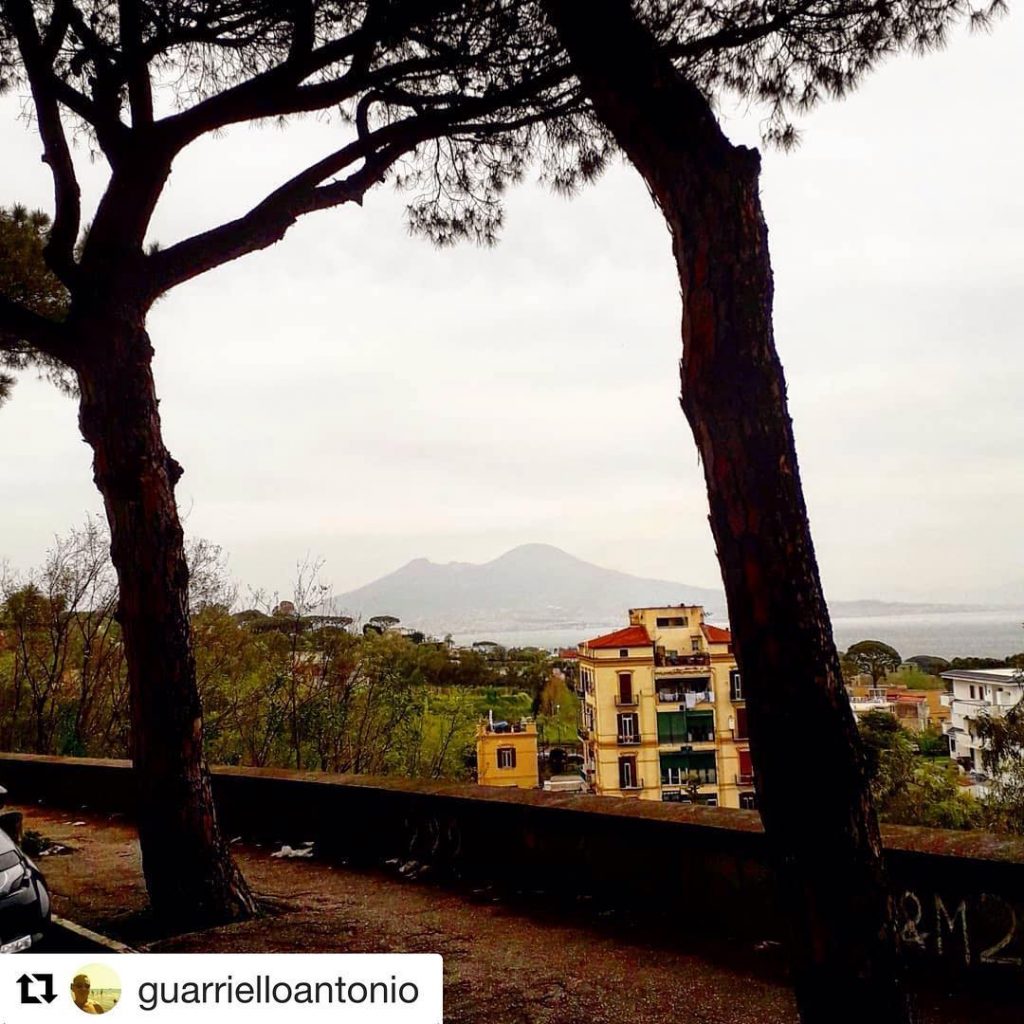 #Repost @guarrielloantonio with @get_repost ・・・ #napoli #naples #italia #italy #italian #vesuvio #vulcano #viaggiaresempre #viaggi&hellip;