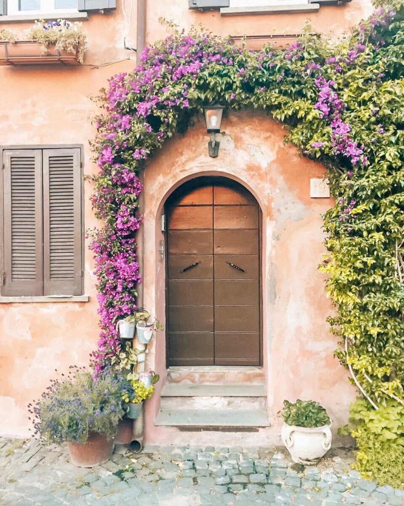 #tbt della mia residenza temporanea al numero 19 di una delle tante vie nella…