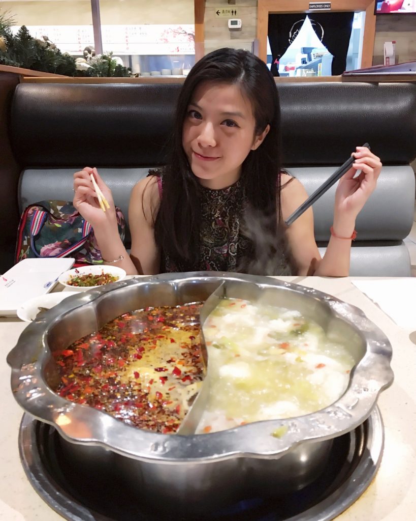好久沒吃大吃火鍋了～ 生日這天一定要吃到飽～ 生日快樂～ It’s been long we didn’t have the spicy hot pot, now…