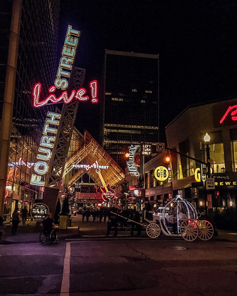 Last stop on the summer #bucketlist : Louisville, KY home of the derby. The&hellip;