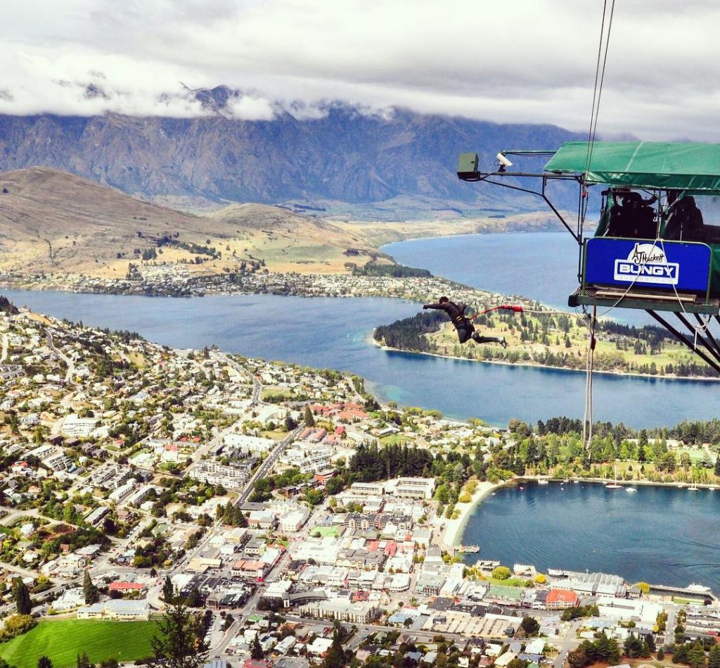 My near death experience #ajhackett #ajhackettbungy #bungeejumping #queenstown #newzealand #anniversary #anniversarygift #ibelieveicanfly #ibelieveicandie #theledge&hellip;