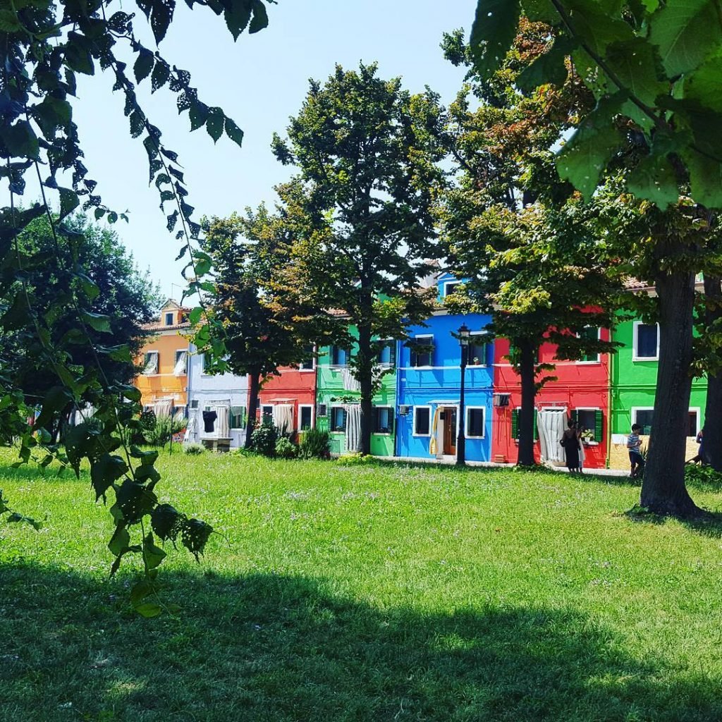 Burano #travelviews #trip #travelpic #travelingran #TravelRepost #travelblogging #travel #travelmore #travelbag #travelguide #phototravel #instamoment #instatravel…