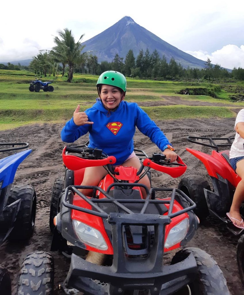 Hang Loose #MayonVolcano #inaweoftheArtist #Bicol #itsmorefuninthephilippines #lavatrailride #adventure #ATV #bnesimppl #instatravel #instagood