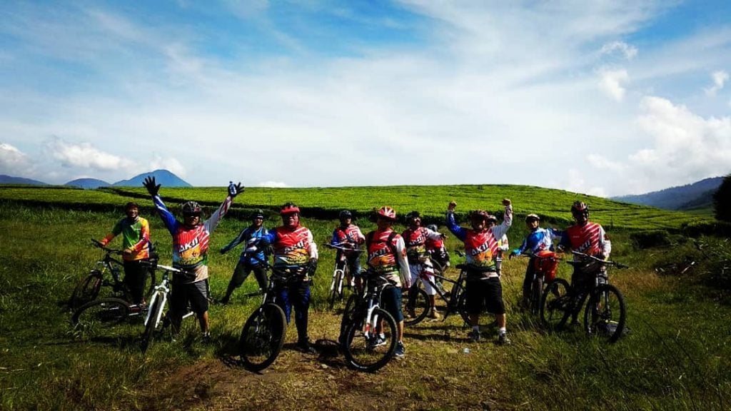 AK11 mtbikers club at Wayang Windu Bike Park. Pangalengan. West Java #mtbindonesia #mtbpictureoftheday #mtblife…