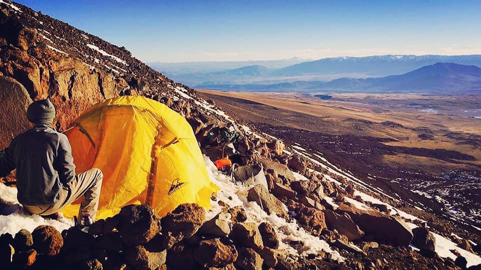 “La montaña no es como los humanos, la montaña es sincera” W. Bonatti #mountainclimbing…