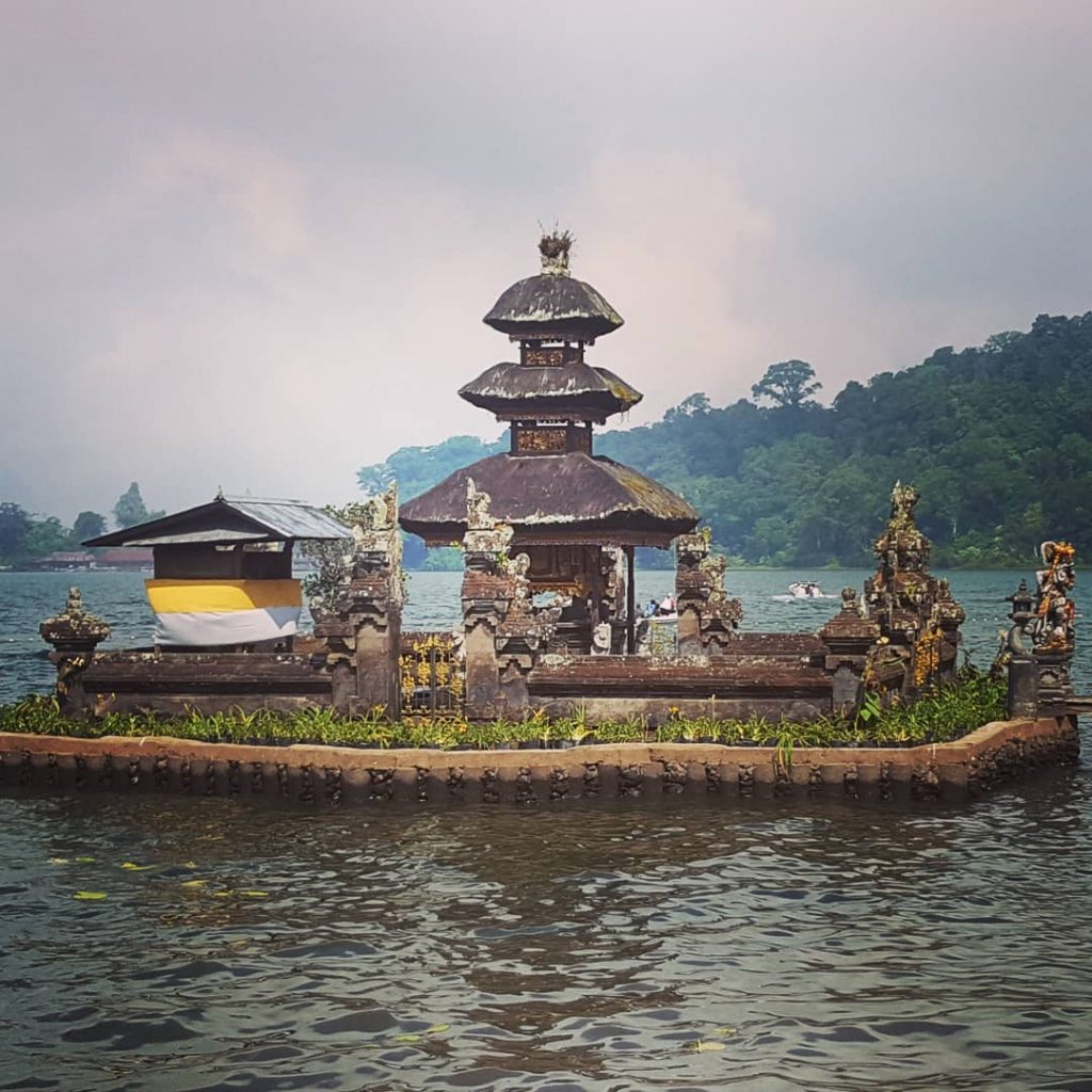 Pura Ulun Danu Bratan, Bedugul, Bali #mylastravel #silvertrip #travel #travelblogger #travelife #travelife #traveling #travelingram&hellip;