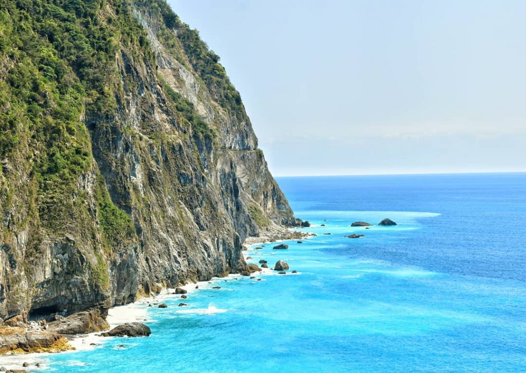 A lot more colour than the skies over Saigon today #Taiwan #hualien #ocean #대만&hellip;