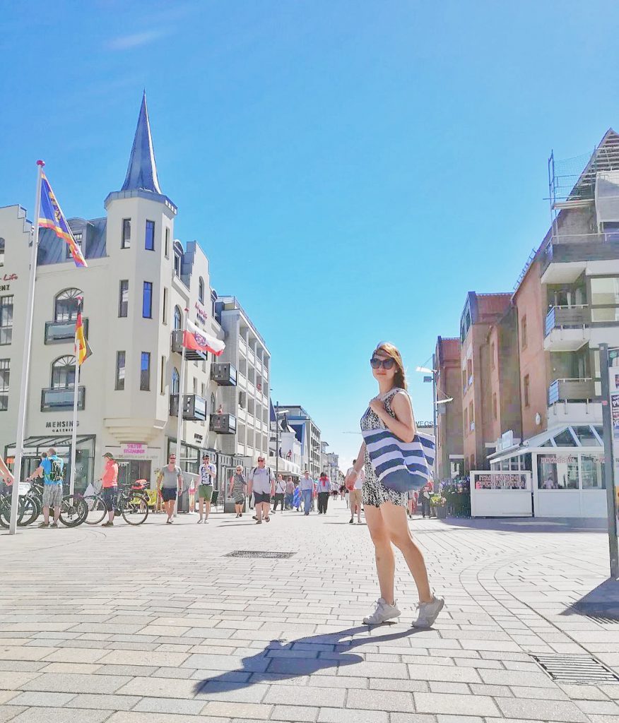 Sunglasses, sailors bag, and the missing hat, almost ready for the beach season~