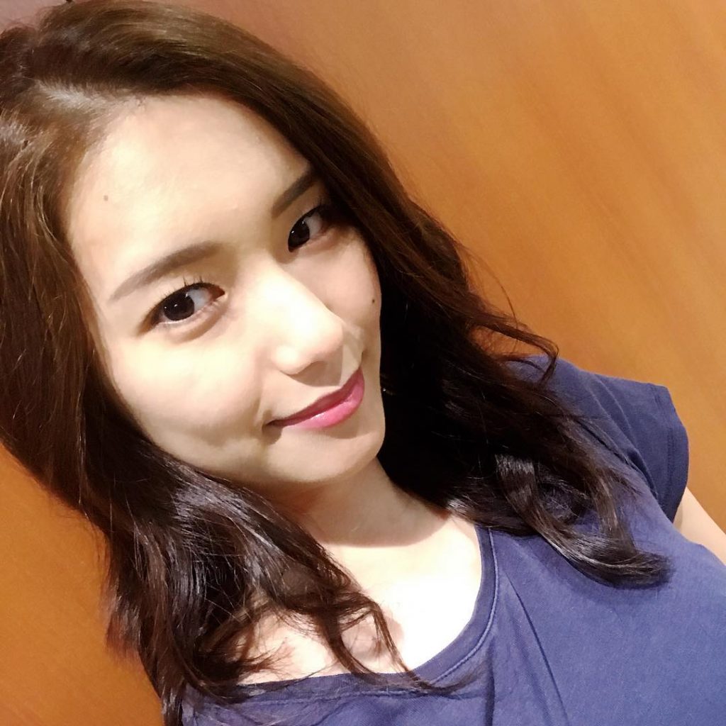 カット&カラー行ってきた‍️ ついでにマツエクとネイルも . 夏仕様になってテンション高め???? あと意外と好評で嬉しい笑笑 . . #写真好きな人と繋がりたい #写真撮ってる人と繋がりたい #やっぱり青はキレイ #CANON #EOS #Kissx8i&hellip;