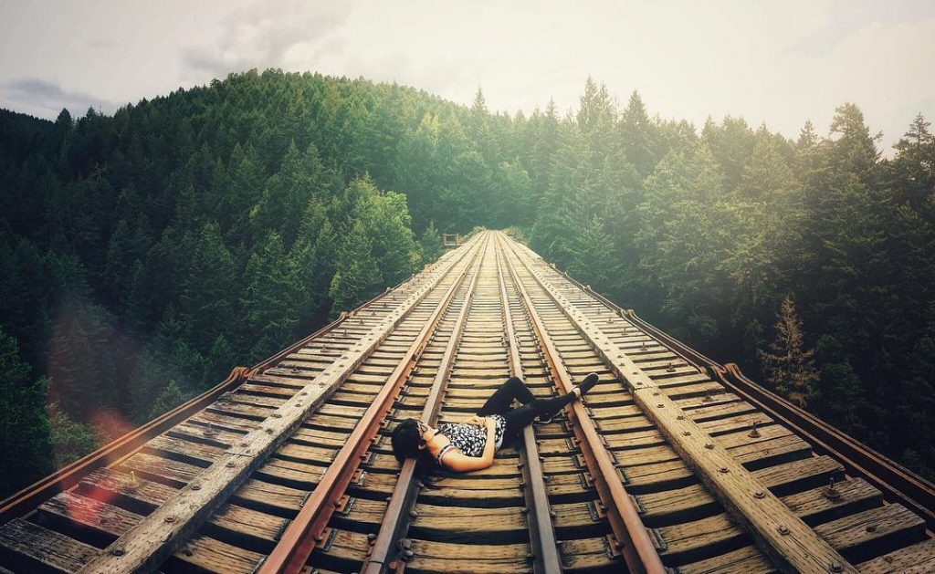 Gold Stream Provincial Park 的這座廢棄鐵軌，座落在山谷的高空中，走在上頭，真的超心驚膽顫！！ The railway is abandoned for a long time, visitors&hellip;
