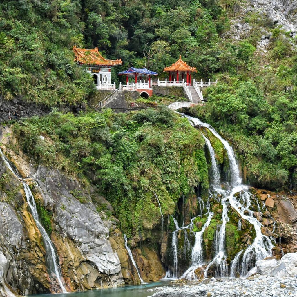 Still pulling out old pics until I can travel again #taroko #Taiwan #hualien #waterfall&hellip;