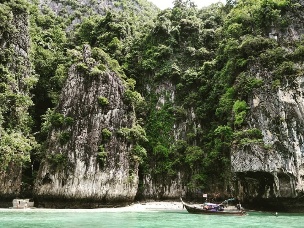 #thailand #phiphi# beach #monkey #bnesimppl #travel #lake #summerday #holidays #instapicture #awesomecroatia #travelblog #splendid_earth #ig_landscape&hellip;