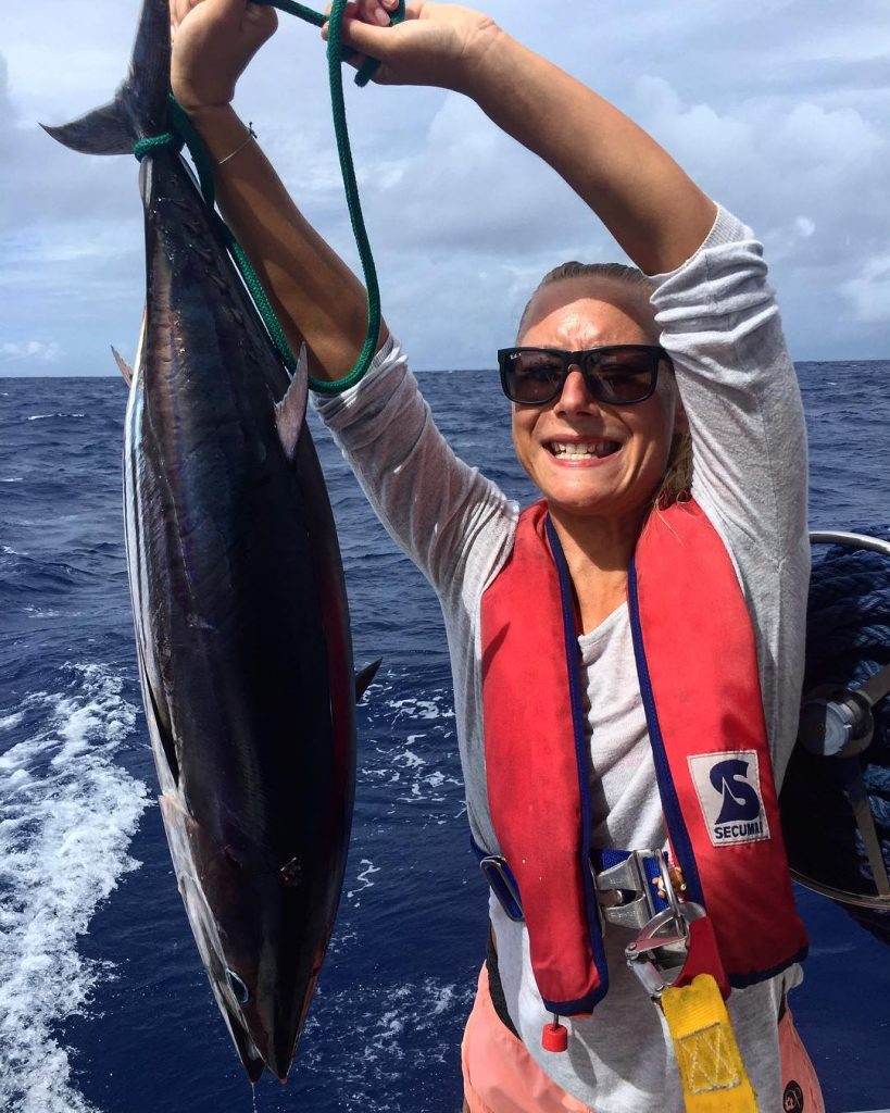 Yeeeeeah, my first catch a 10 kg striped tuna #nadditraveltheworld #symanado #vonnullauflangfahrt #vondermoselindiesüdsee #sailing&hellip;