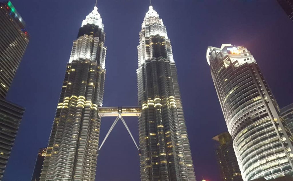 PETRONAS Twin Towers. Night? #iamtb #travelrepost #mylasttrip #mylastravel #viatjes #viatgeinolvidable #travelviews #travelblogging #travelingran #travelers&hellip;