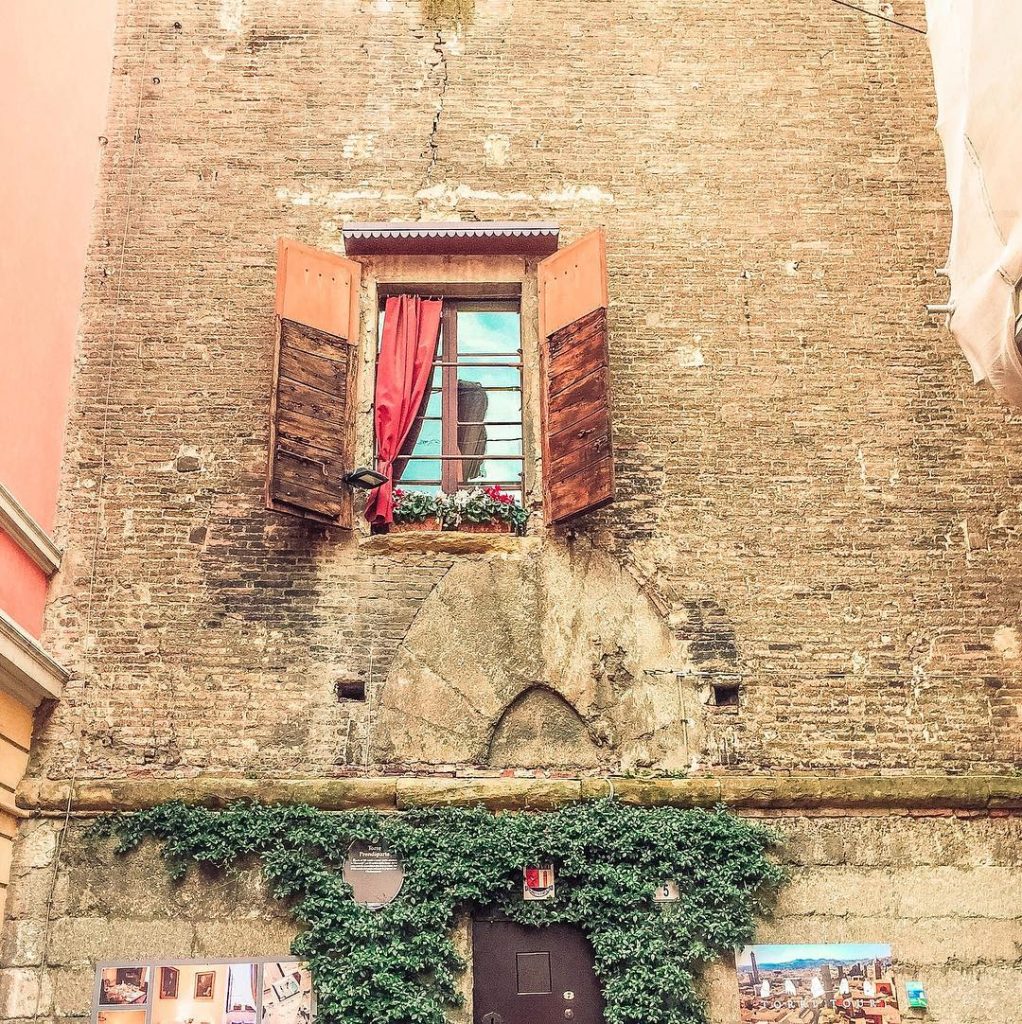 “…Un giorno il fanciullo prese coraggio e presentatosi al cospetto della famiglia della giovane…