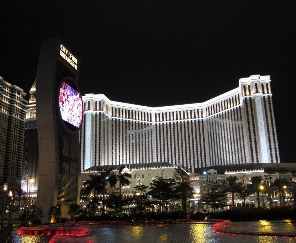 City of Dreams Macau ???????? #throwback #cityofdreams #macau #travel #wanderlust #city #citylights #nightlights #cityview&hellip;