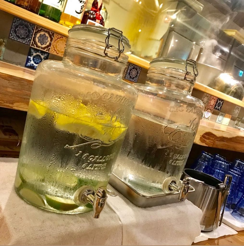 オシャレなところでランチでした 夏に飲むレモン水好きすぎて . . #写真好きな人と繋がりたい #写真撮ってる人と繋がりたい #カメラ女子 #関西 #個人 #相互 #個人事業主 #フリーランス #ネット&hellip;