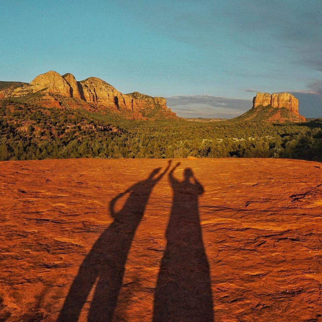 Saying goodbye to Sedona . . . . . #arizona #roadtrip #desert #sedona #sunset&hellip;
