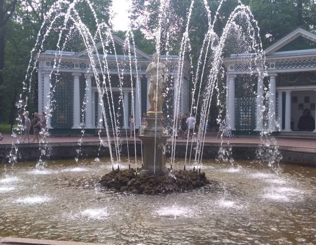 #travel #travelphoto #travelblogger #peterhof #sanktpeterburg #Russia #color #sammer #travel #nature ~ ~ ~ #instadaily&hellip;