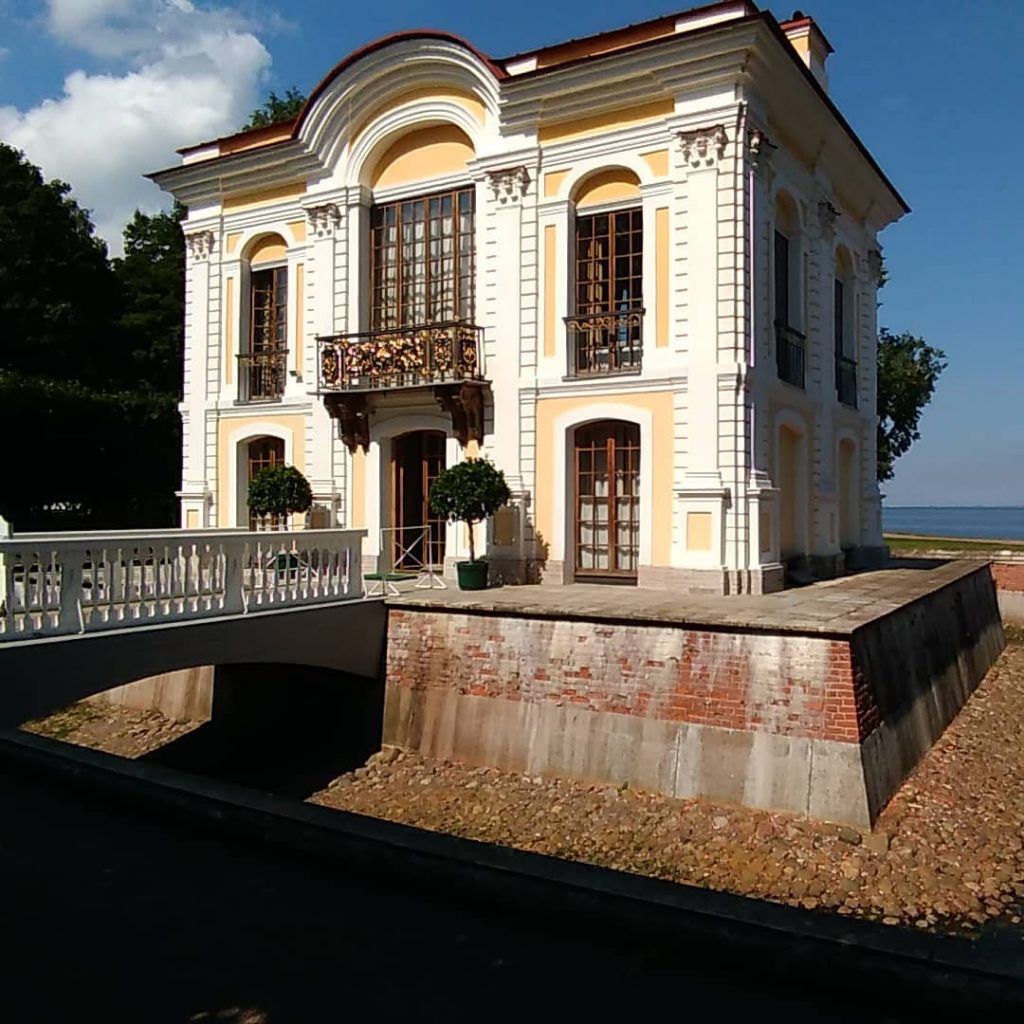 #travel #travelphoto #travelblogger #peterhof #sanktpeterburg #Russia #color #sammer #travel #nature ~ ~ ~ #instadaily&hellip;