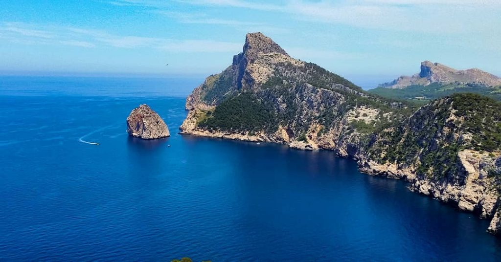 Мыс Форментор . . #capdeformentor #formentormallorca #unlimitedmallorca #mallorcagram #majorca #map_of_europe #mallorca #balearsislands #spain_in_pictures #spain&hellip;