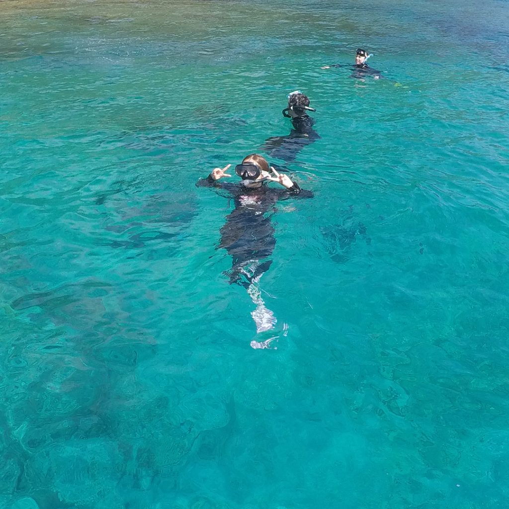 沖縄シュノーケリングまとめ . まだ夏休みでもないし平日やし 沖縄のわりにどこも空いてて のんびりできたしよかった . 移動時間ほぼ昼寝やった笑 . . たまにはスマホ圏外のとこで ぼーっとするんもええなぁ . やっぱりのんびりゆっくりするんが&hellip;